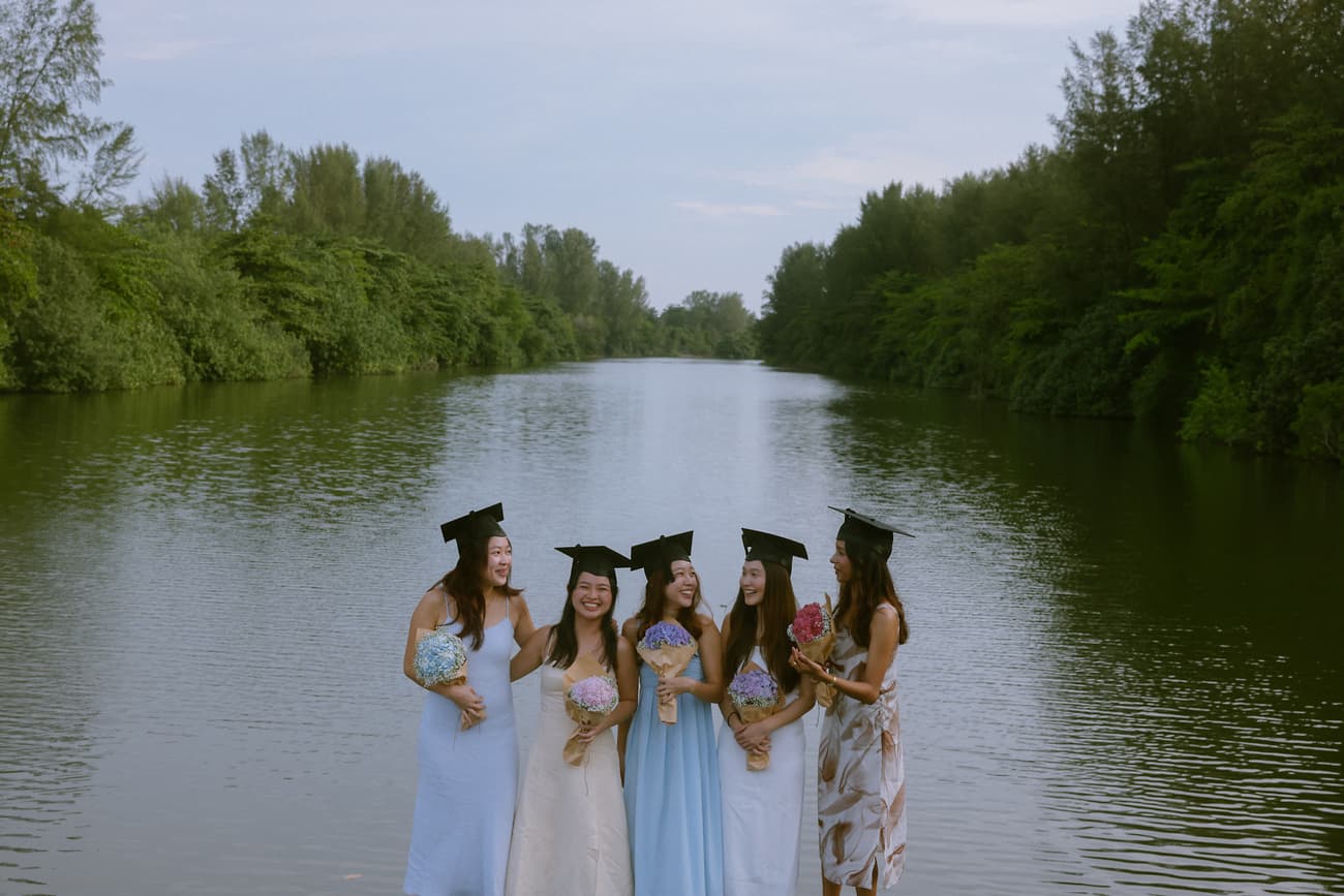 Valerie and girls - Seletar - teririum